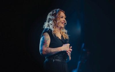 Anneke Van Giersbergen – Engedd be a szimfonikus zene fényeit!