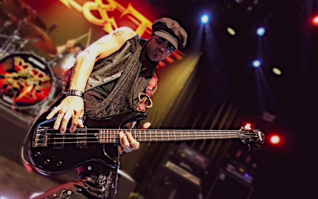Aaron Leigh – A Tesla gitárosával fogott össze a Y&T basszere