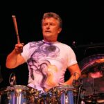 Carl Palmer videóüzenetben kért elnézést az újabb halasztásért