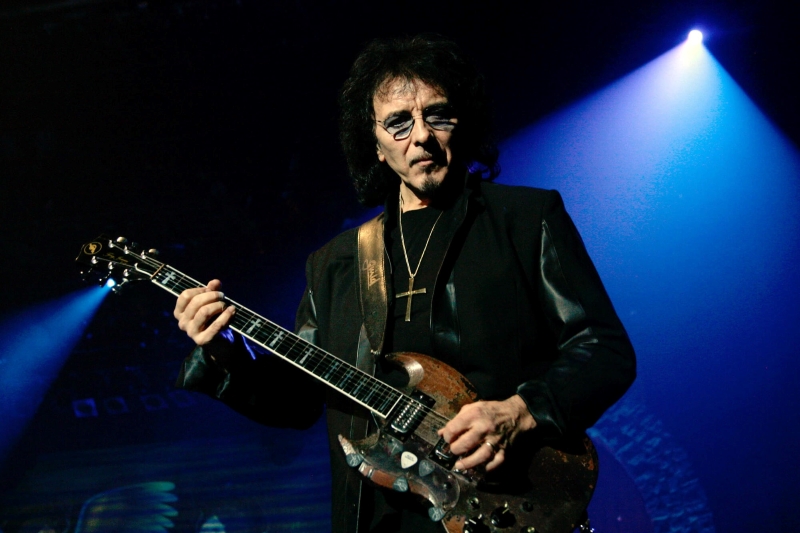 75 éves Tony Iommi, a riffmester