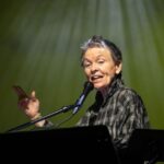 Mosolyogva értekezni a világvégéről: Laurie Anderson – Magyar Zene Háza, 2023. 06. 13.