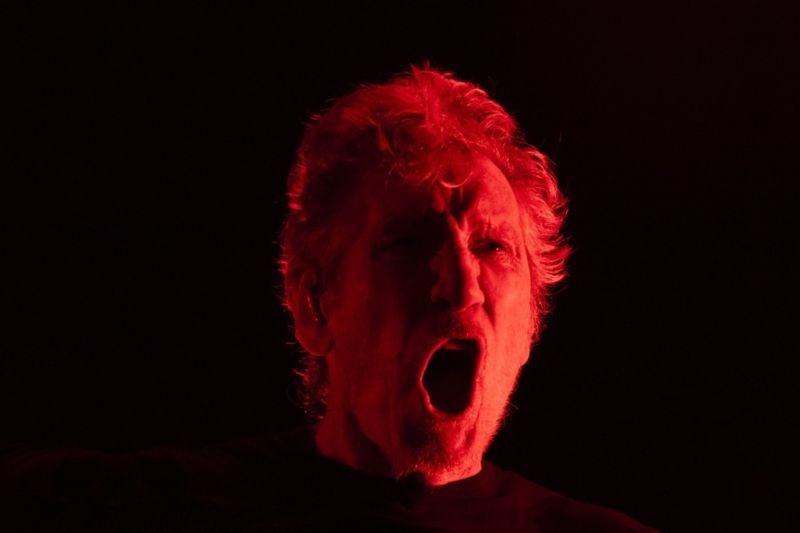 Roger Waters – Kirúgta a BMG lemezkiadó