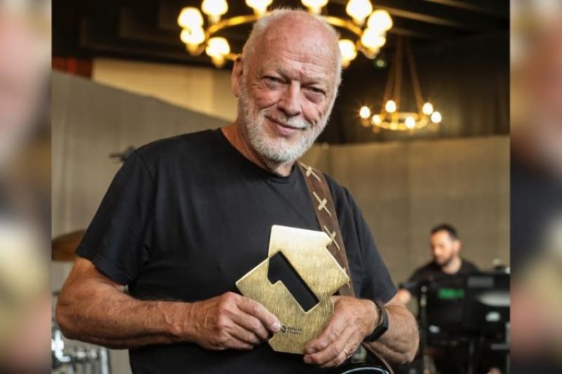 David Gilmour új albuma vezeti a brit albumlistát