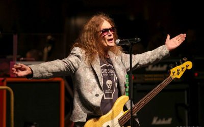 Glenn Hughes egy időre visszavonul