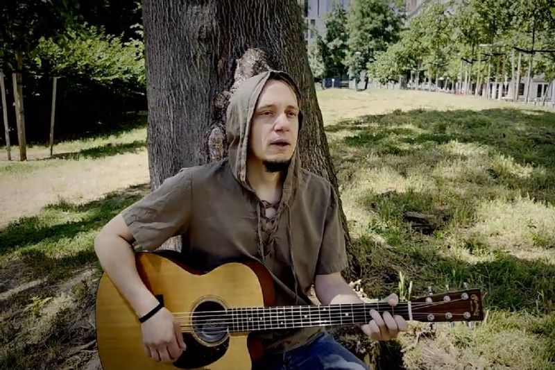 Szebelédi Zsolt – Kosztolányi-vers az Üllői úton