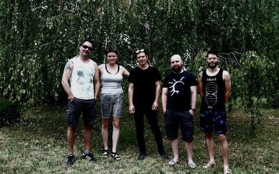 Breastbone – Dal az önértékelésről