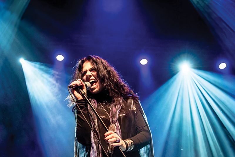 Sari Schorr – Radnótit énekel legújabb klipjében