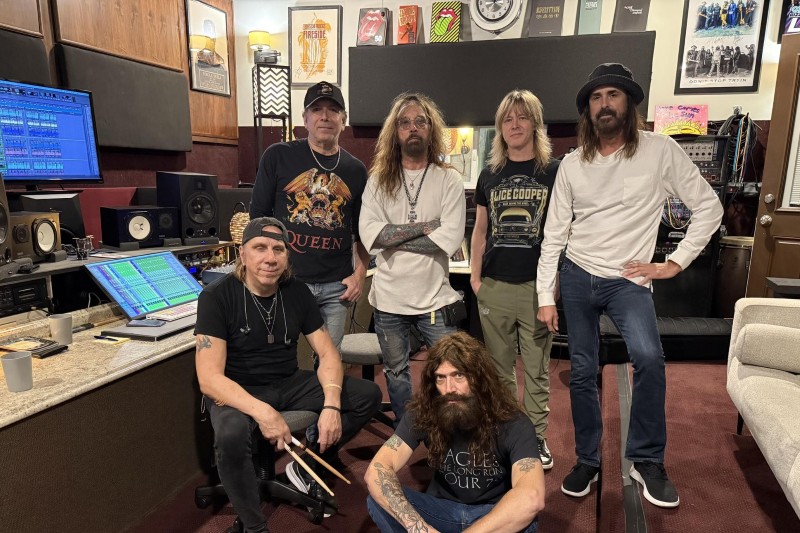 John Corabi – Szólóban is megmutatkozik