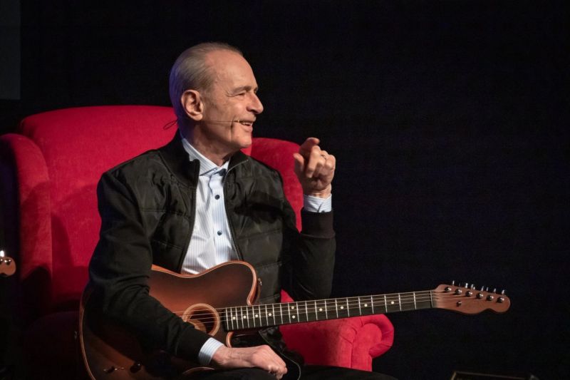 Francis Rossi visszatér a gitárközpontú zenéhez