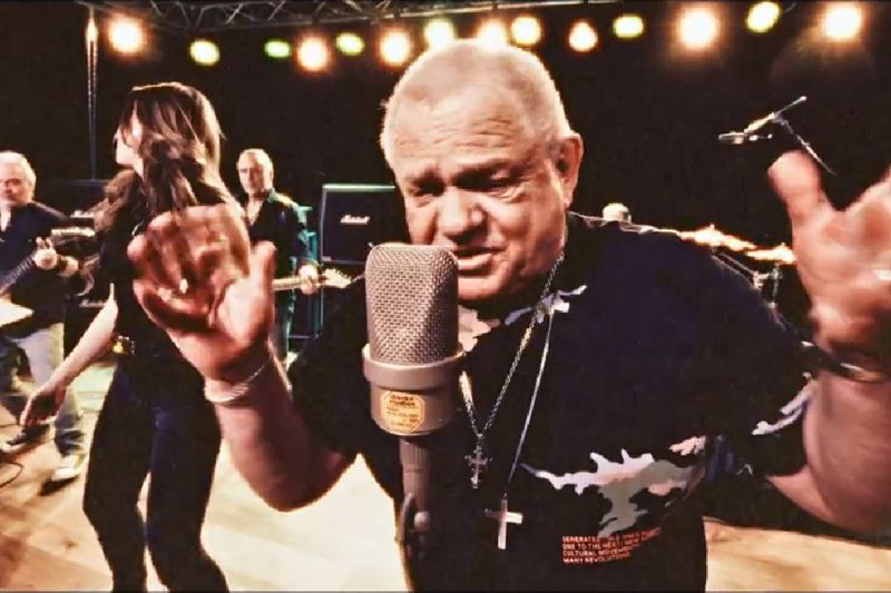 Dirkschneider & The Old Gang – Minden dal klipes